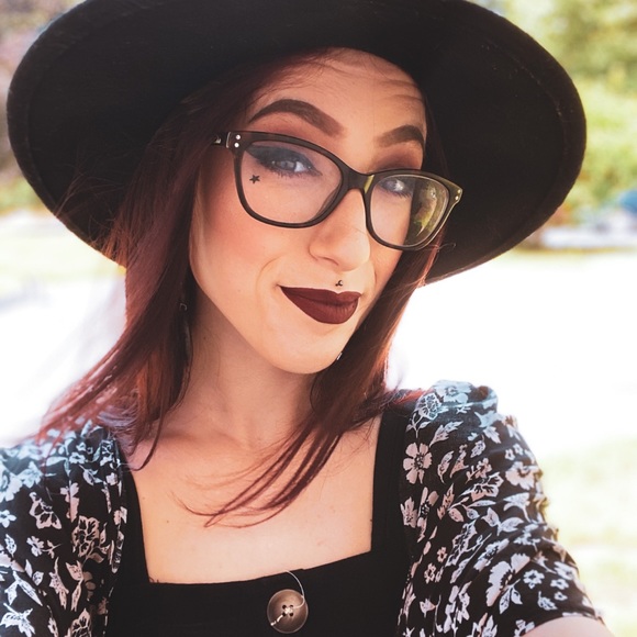 Meet your Posher, Jess! - Picture 5 of 11